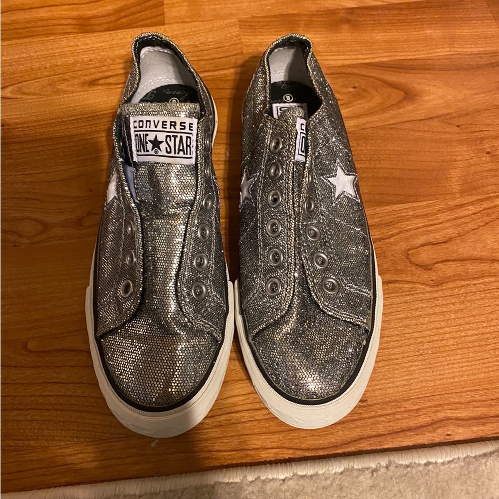 Sparkling grey/silver tennis shoes